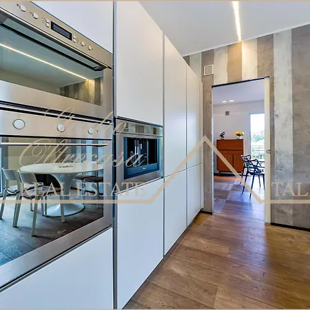 Splendida Con Piscina Riscaldata Vicino Villa
