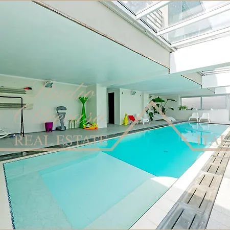Splendida Con Piscina Riscaldata Vicino